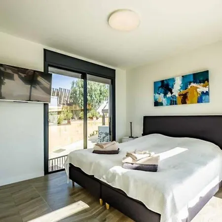 Luxury With 3 Bedrooms In * Marbella
