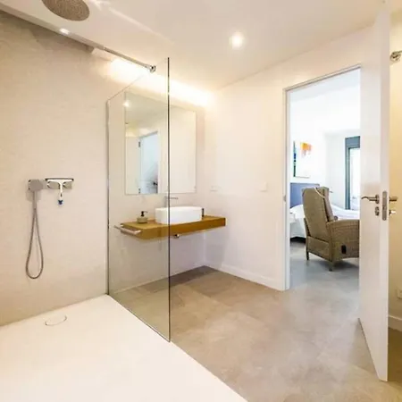 Luxury With 3 Bedrooms In Apartment *