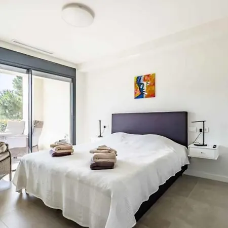 Luxury With 3 Bedrooms In Apartment *