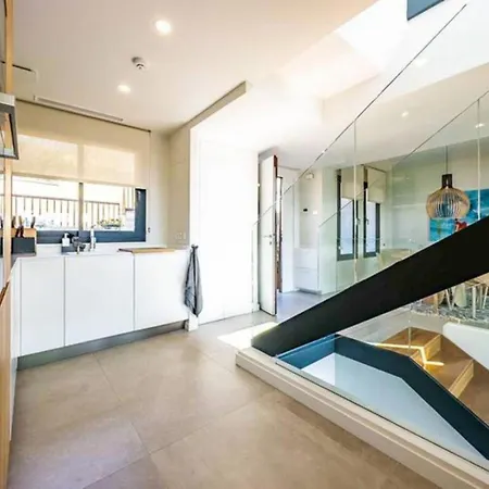Luxury With 3 Bedrooms In Marbella